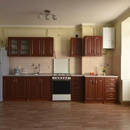 Затишна Красива Квартира-Студія В Новобудові З Балконом Chernivtsi Ngoại thất bức ảnh