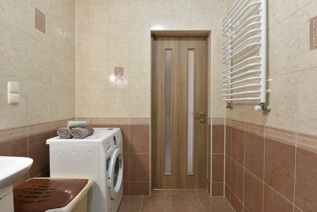 Затишна Красива Квартира-Студія В Новобудові З Балконом Chernivtsi Ngoại thất bức ảnh