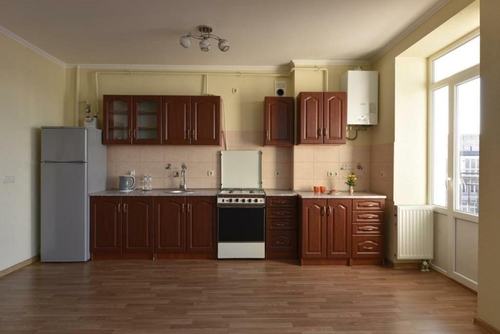 Затишна Красива Квартира-Студія В Новобудові З Балконом Chernivtsi Ngoại thất bức ảnh